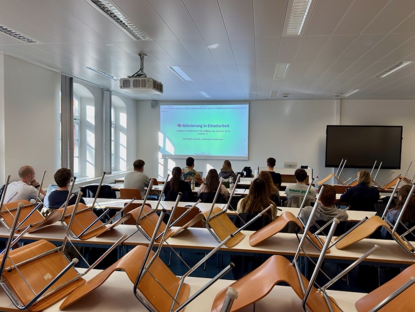 Klassisches Setup des Seminarraums